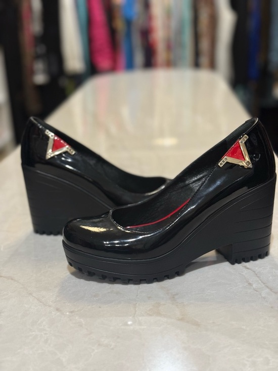 Shoes - Beautiful letter. Leather platform wedges shoes made in Italy New size37/7